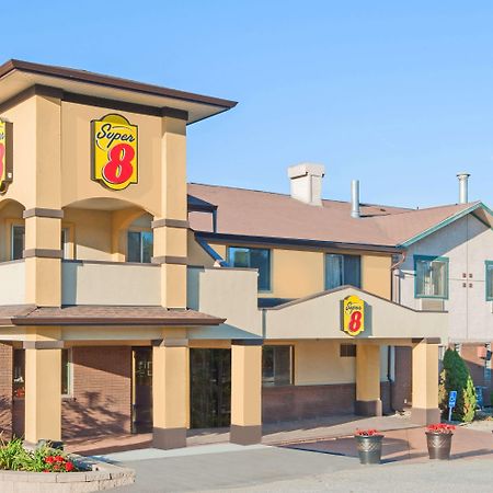 Super 8 By Wyndham Salmon Arm Hotel Eksteriør billede