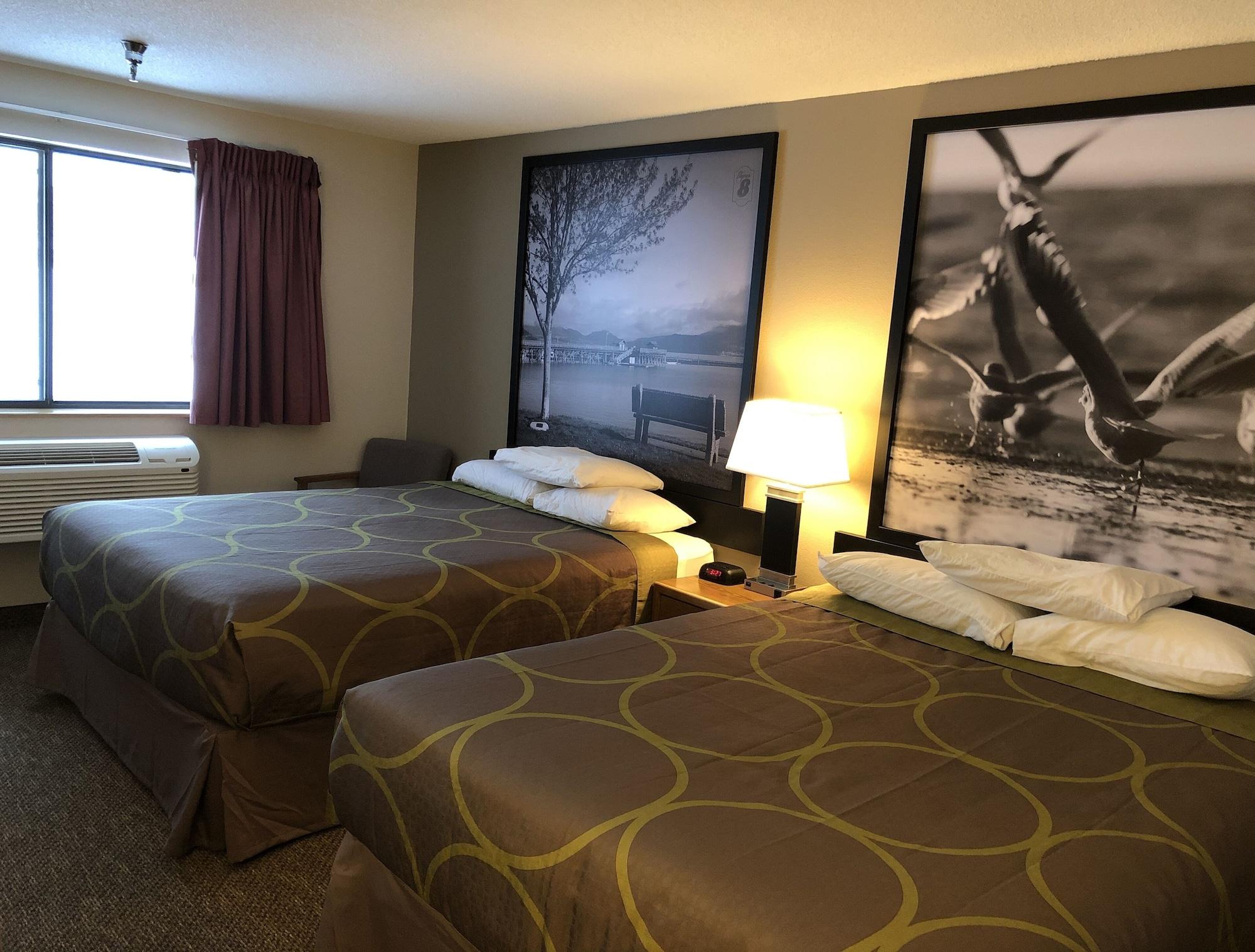 Super 8 By Wyndham Salmon Arm Hotel Eksteriør billede