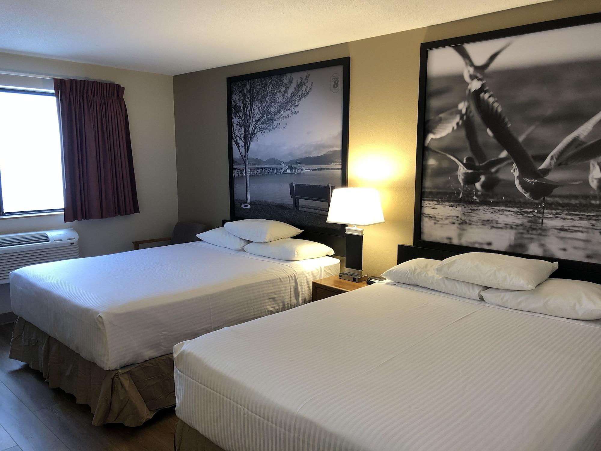 Super 8 By Wyndham Salmon Arm Hotel Eksteriør billede