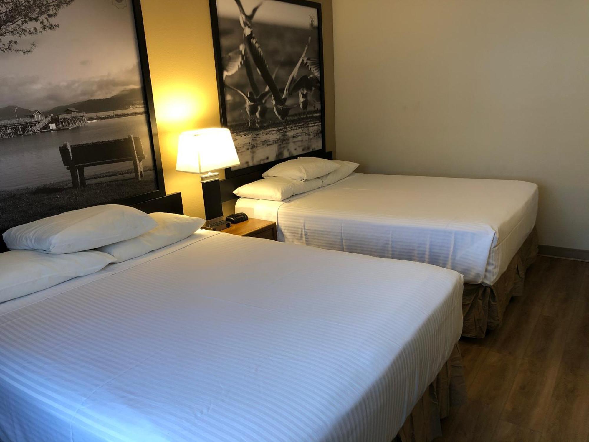 Super 8 By Wyndham Salmon Arm Hotel Eksteriør billede