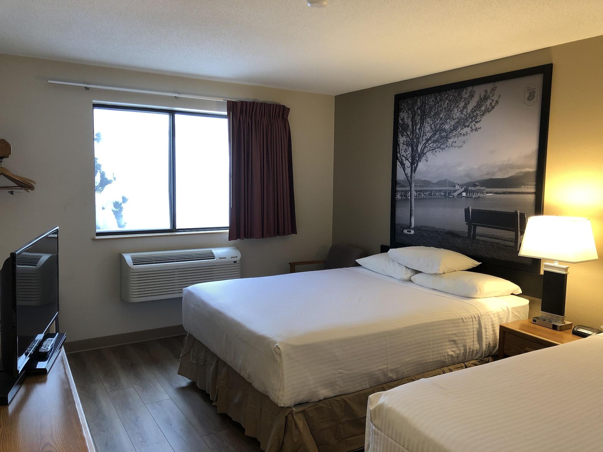 Super 8 By Wyndham Salmon Arm Hotel Eksteriør billede