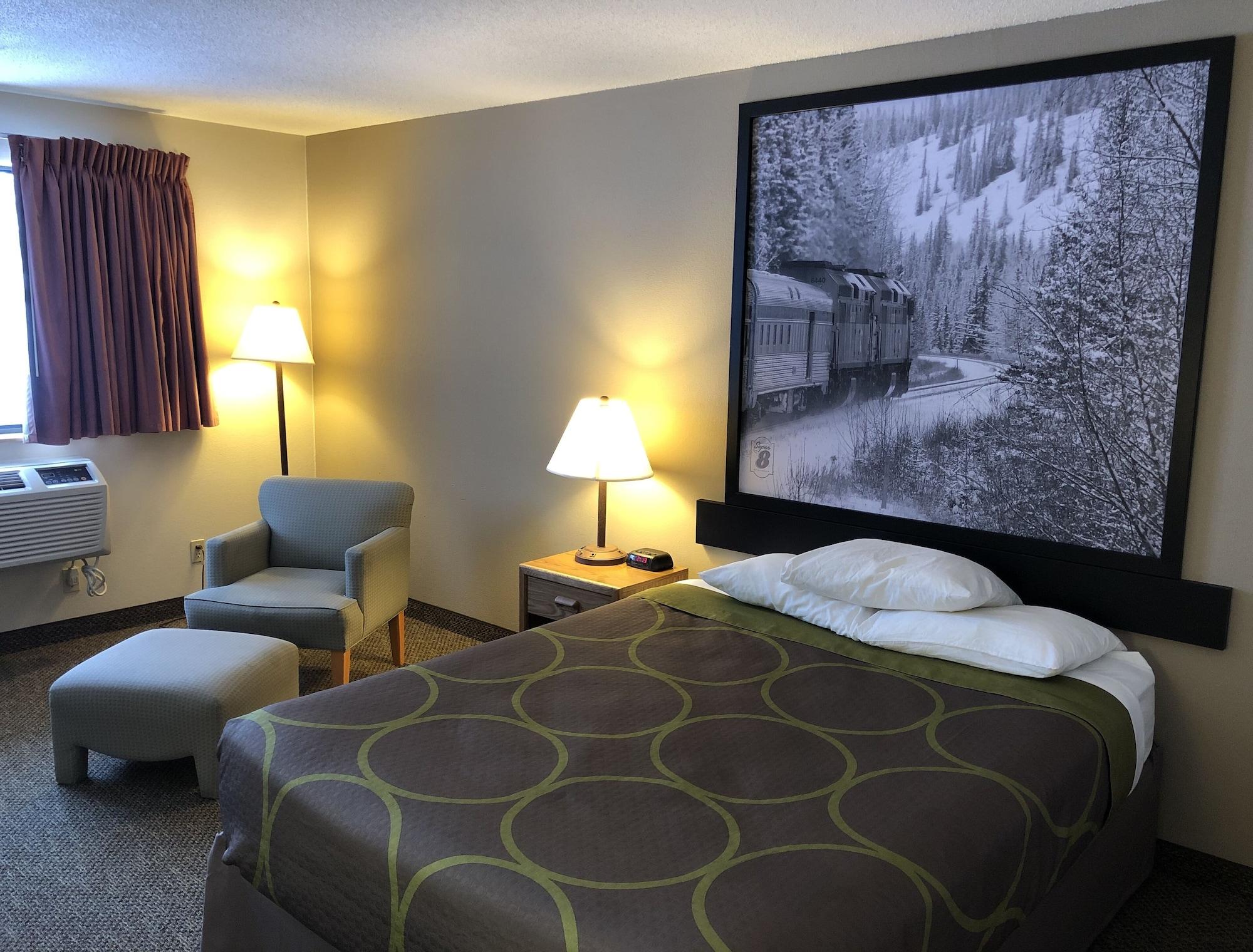 Super 8 By Wyndham Salmon Arm Hotel Eksteriør billede
