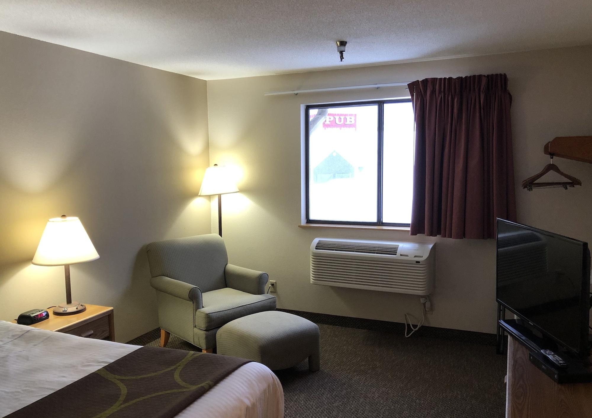 Super 8 By Wyndham Salmon Arm Hotel Eksteriør billede
