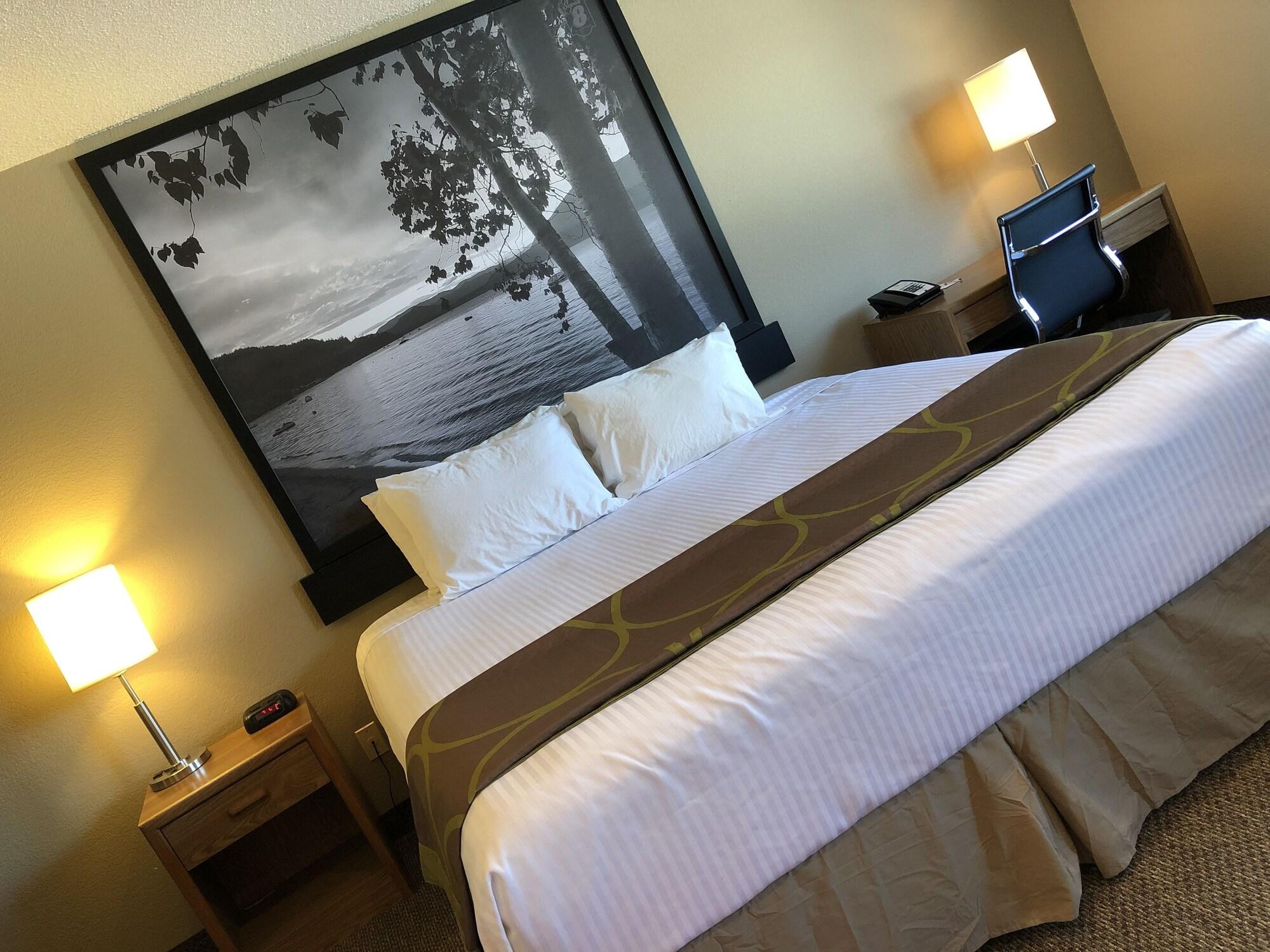 Super 8 By Wyndham Salmon Arm Hotel Eksteriør billede