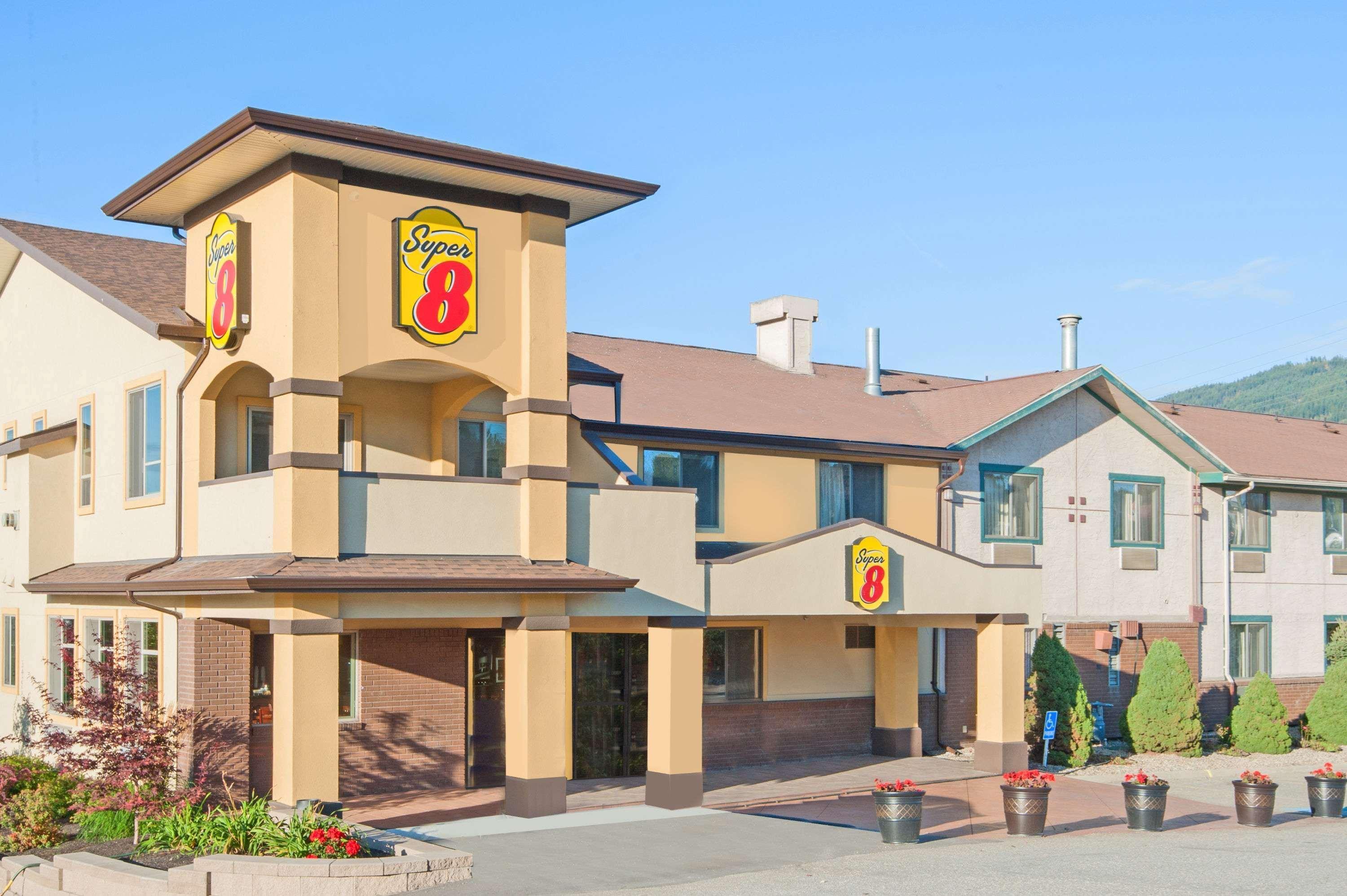 Super 8 By Wyndham Salmon Arm Hotel Eksteriør billede