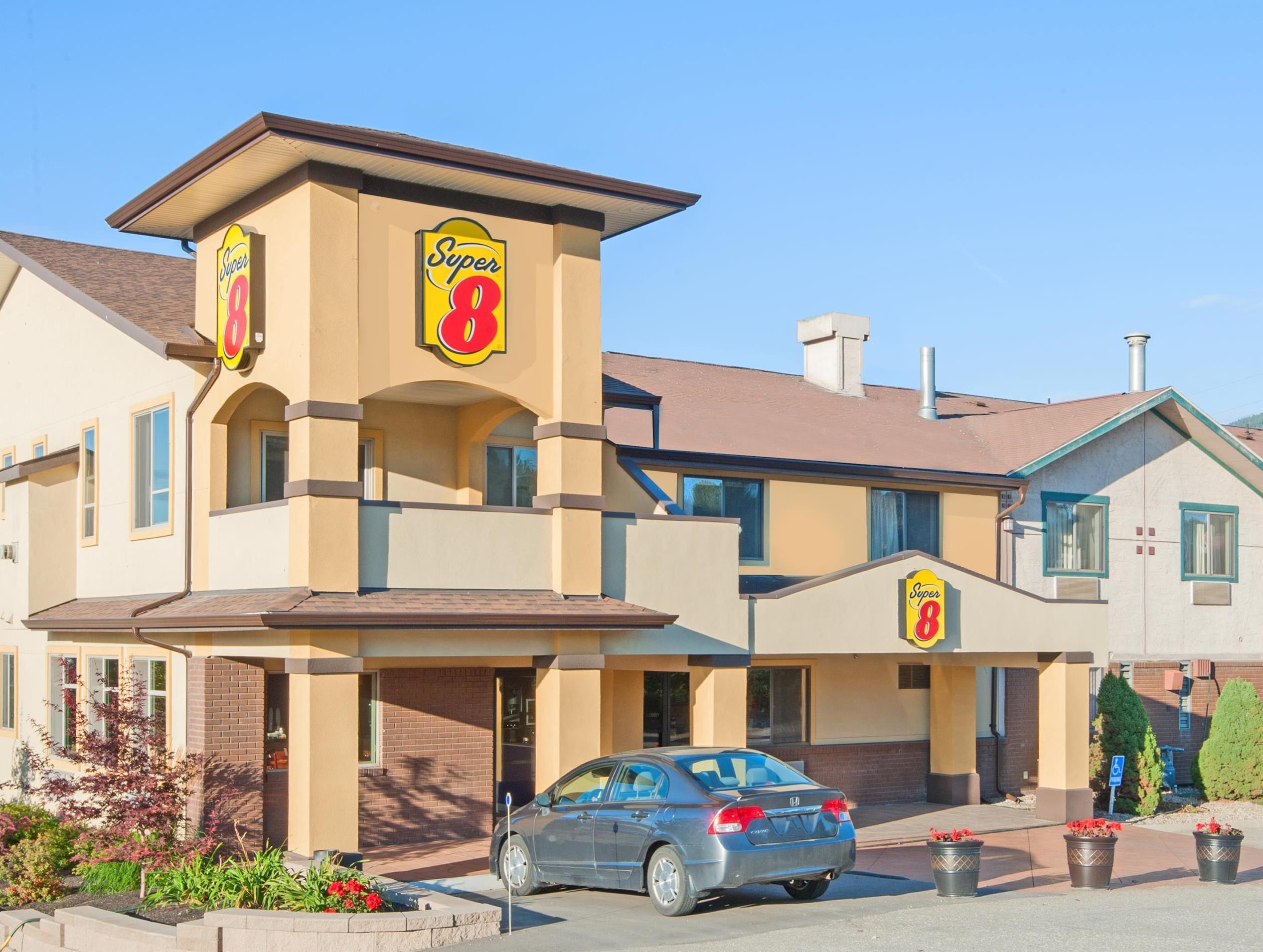 Super 8 By Wyndham Salmon Arm Hotel Eksteriør billede