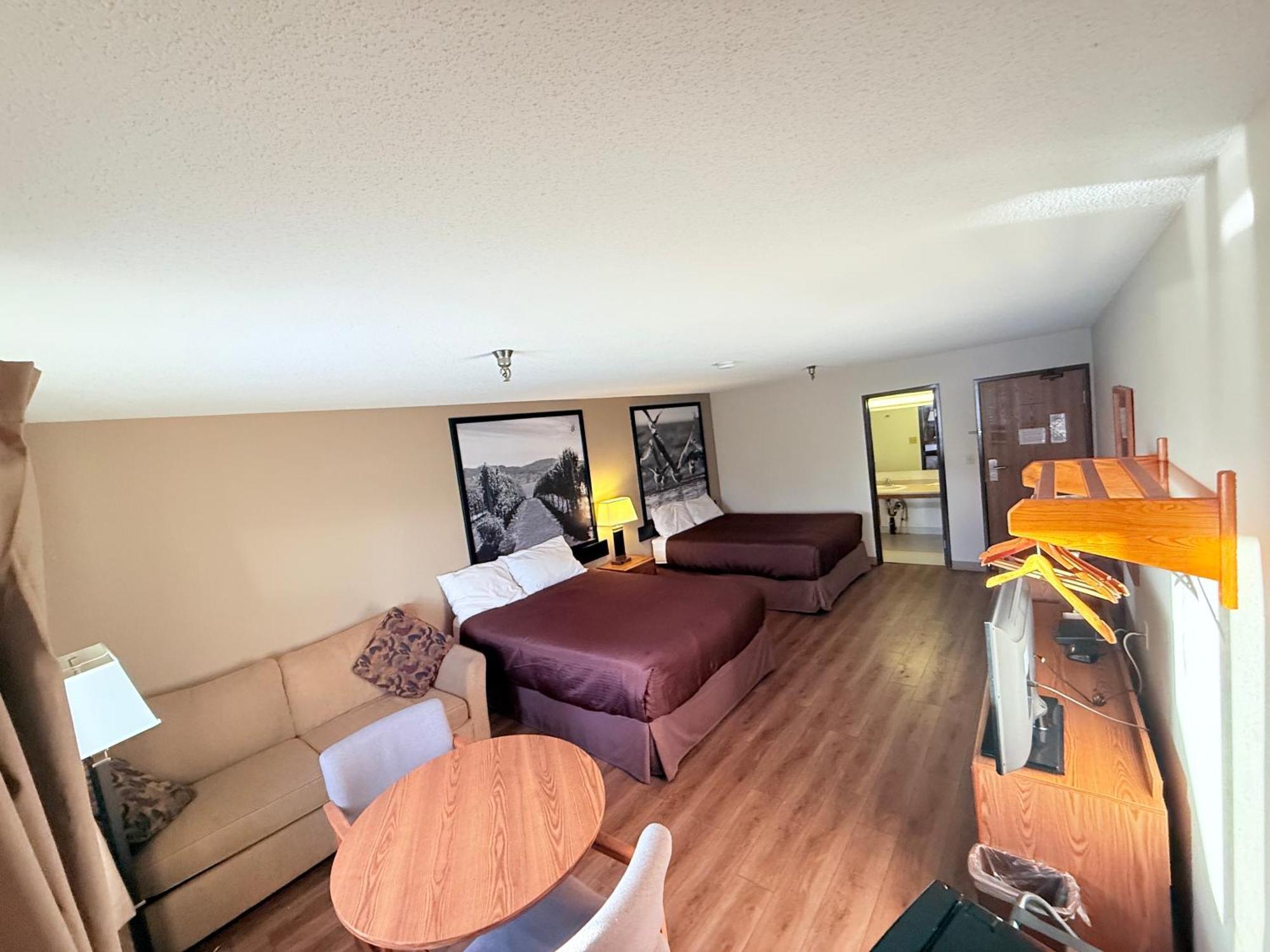 Super 8 By Wyndham Salmon Arm Hotel Eksteriør billede